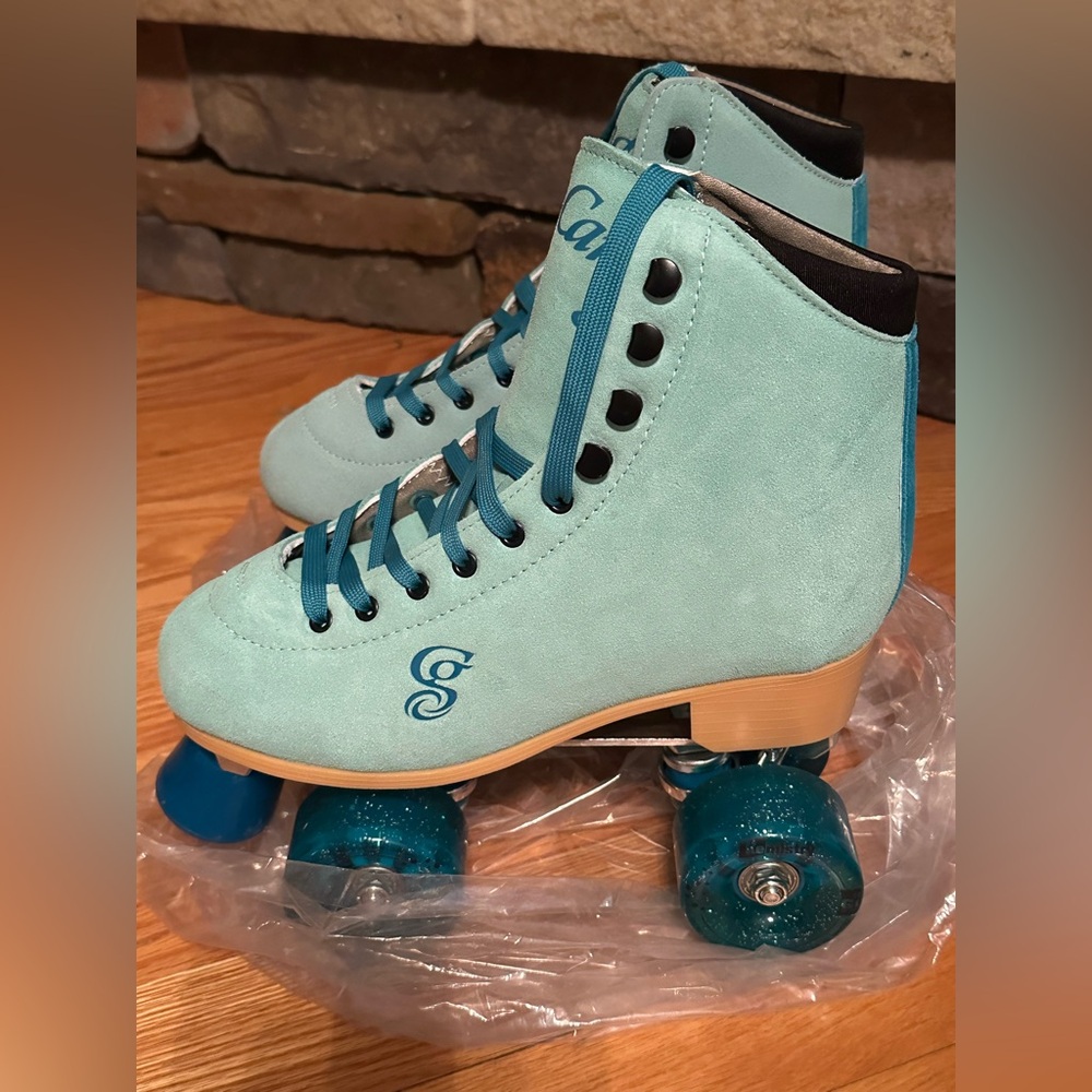 NEW IN BOX Candi Girl CARLIN Suede Green/Blue Quad Roller Skates, Size 7